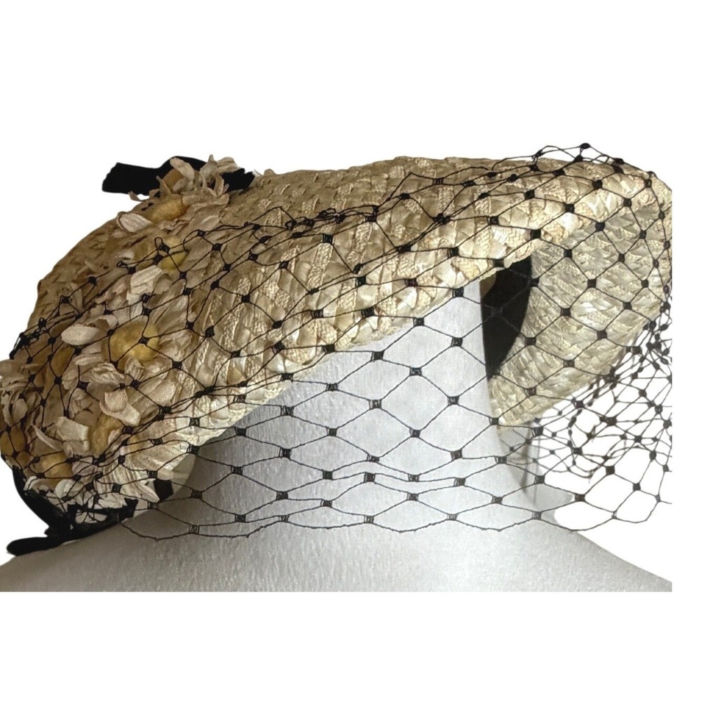 Vintage 1950s Straw Halo Hat Birdcage Veil Floral Trim MCM Cocktail Ransohoffs - Picture 12 of 16